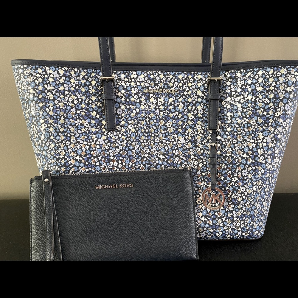 Michael Kors Jet Set Travel Large Carryall NWT